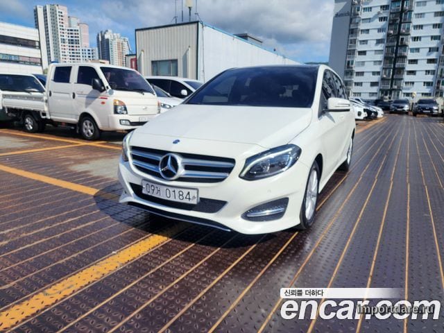 MERCEDES-BENZ B-CLASS W246 2017 — 177 539 км, белый-перламутр, Корея — под ключ — фото 1
