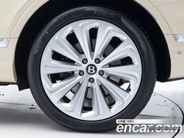 BENTLEY BENTAYGA 2025 — 4 698 км, белый-перламутр, Корея — под ключ — фото 5