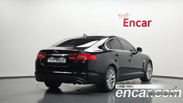 Jaguar New Xf сбоку