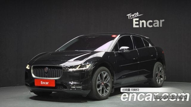 Jaguar I-Pace спереди