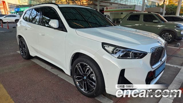 BMW Ix сзади