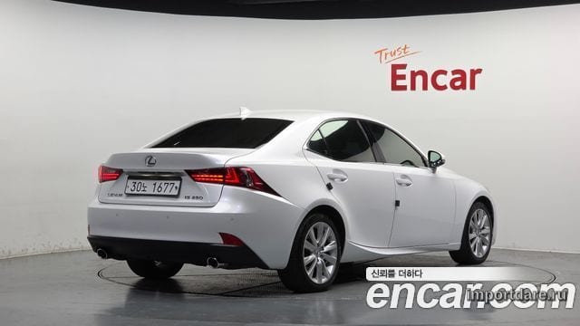 Lexus Is250 сбоку
