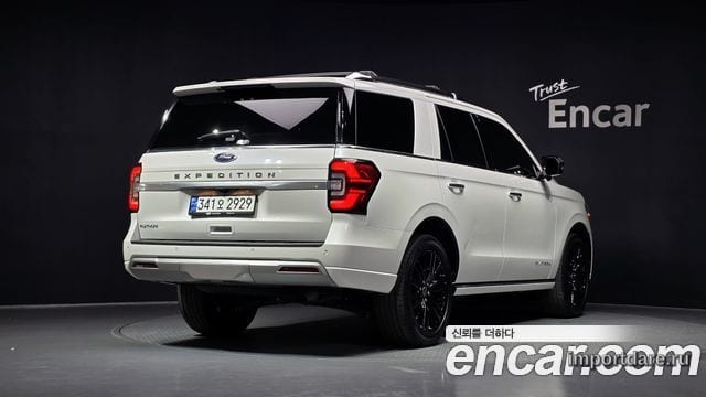 Ford Expedition сбоку