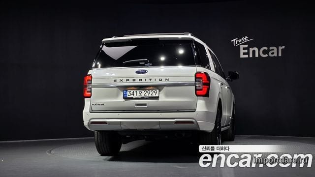 Ford Expedition сзади