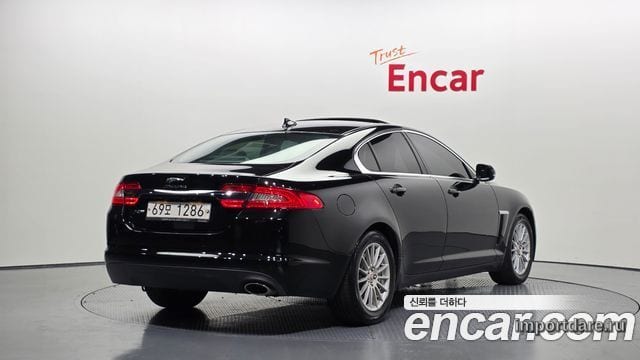 Jaguar New Xf сбоку