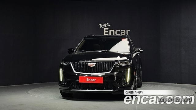 Cadillac Xt6 сзади