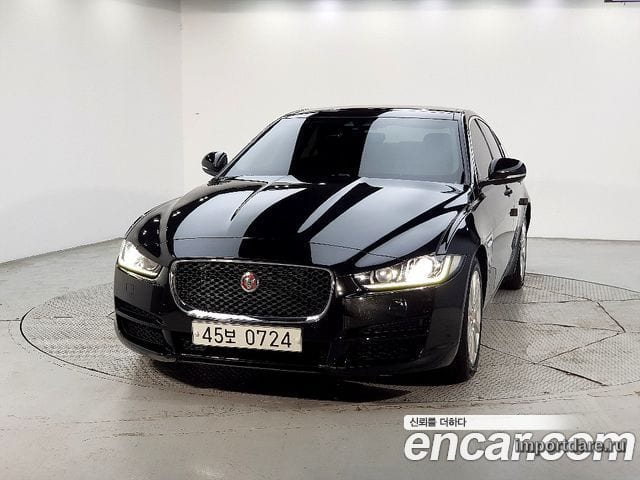 JAGUAR XE 2016 — 82 000 км, чёрный, Корея — под ключ — фото 1