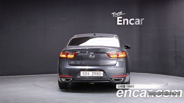 Kia K7 Hybrid сзади