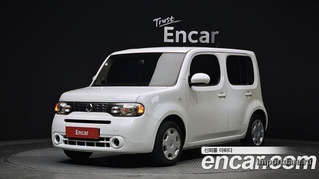 Nissan Cube спереди