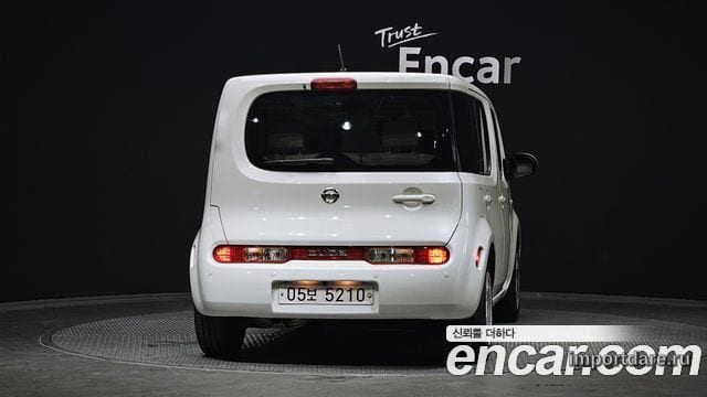 Nissan Cube сзади