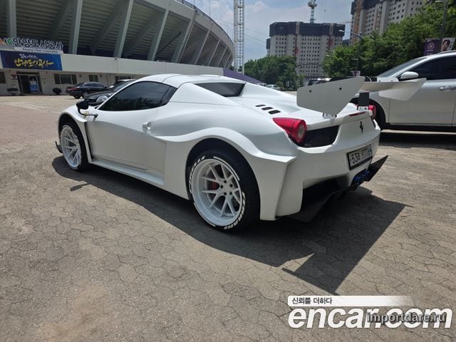 Ferrari 458 сбоку