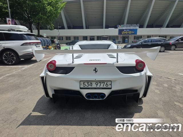 Ferrari 458 сзади