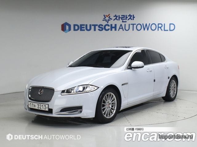 Jaguar New Xf спереди