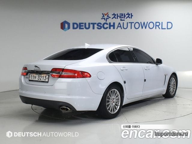 Jaguar New Xf сбоку