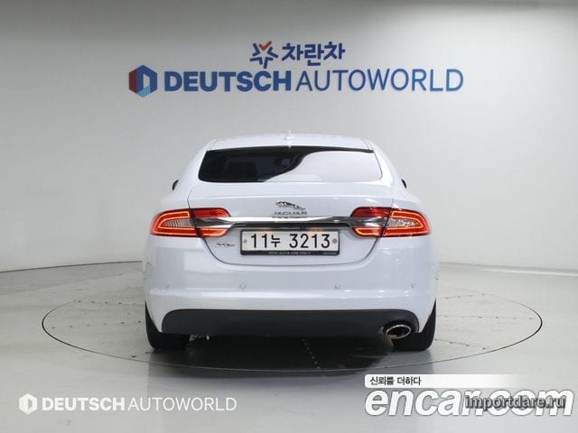Jaguar New Xf сзади