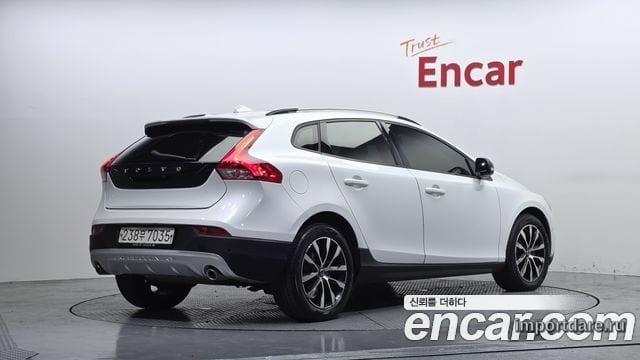 VOLVO V40 CROSS COUNTRY 2019 — 191 985 км, белый, Корея — под ключ — фото 2