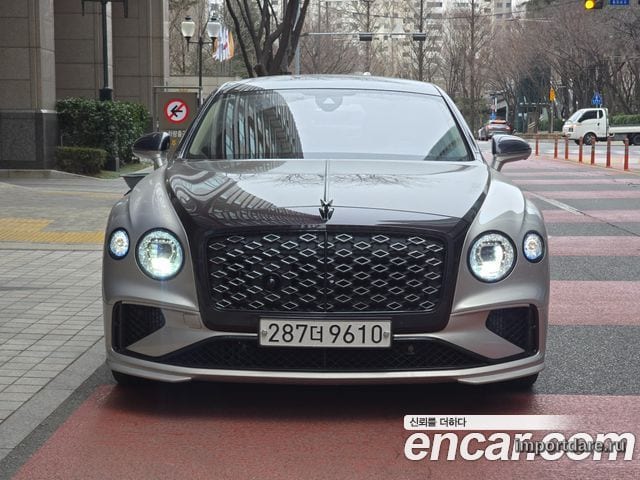 Bentley Flying Spur сбоку