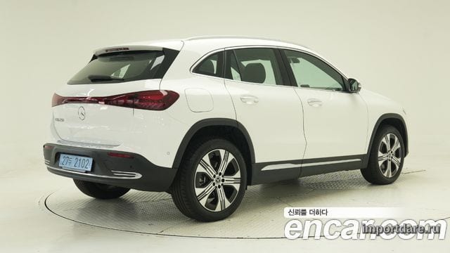 Mercedes-Benz Eqa сбоку