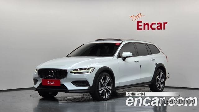 VOLVO V60 CROSS COUNTRY 2021 — 73 070 км, белый, Корея — под ключ — фото 1
