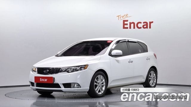 Kia Forte Hatchback спереди