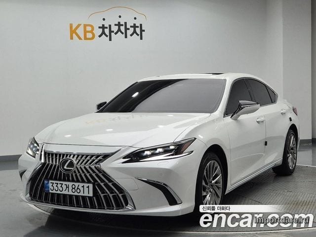 LEXUS ES300H 2026 — 1 623 км, белый, Корея — под ключ — фото 1