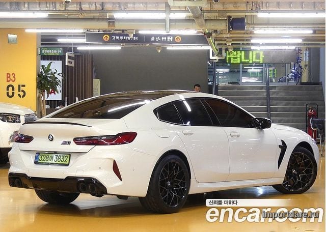 BMW M8 сбоку