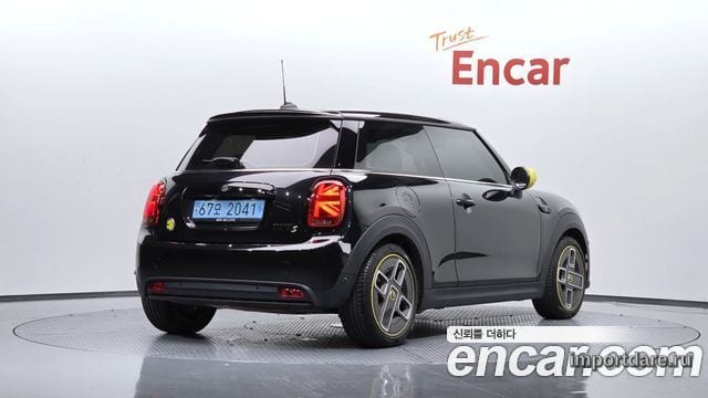 MINI COOPER ELECTRIC 2023 — 21 505 км, чёрный, Корея — под ключ — фото 1