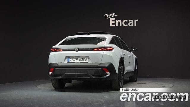 Peugeot 408 сзади