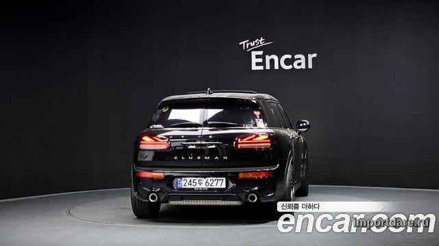 Mini Cooper S Clubman сзади