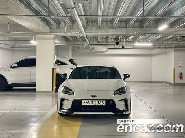 Toyota Gr86 спереди