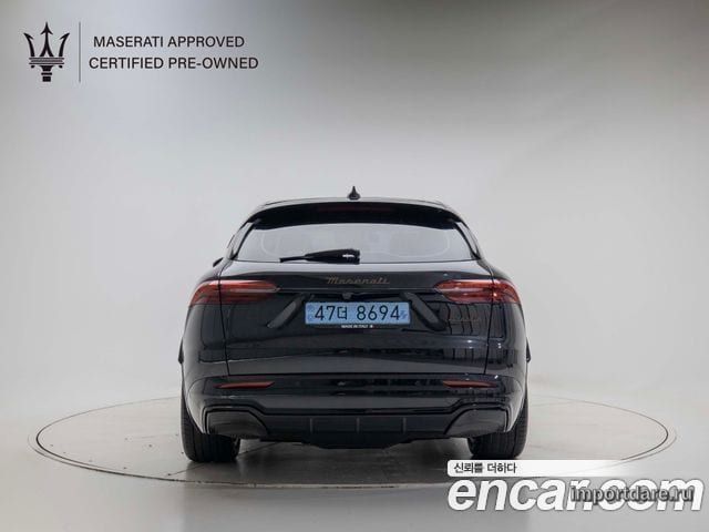 Maserati Grecale сзади