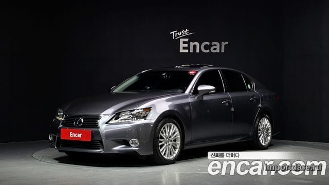 Lexus GS350 спереди