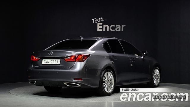 Lexus GS350 сбоку