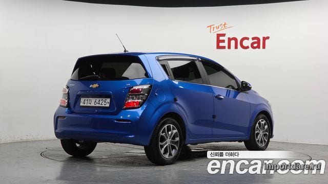 Chevrolet Aveo Hatchback сбоку