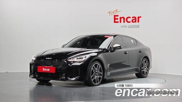 Kia Stinger спереди