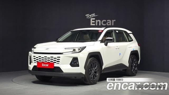Toyota RAV4 спереди