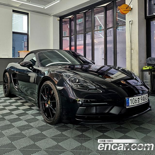 Porsche 718 сбоку
