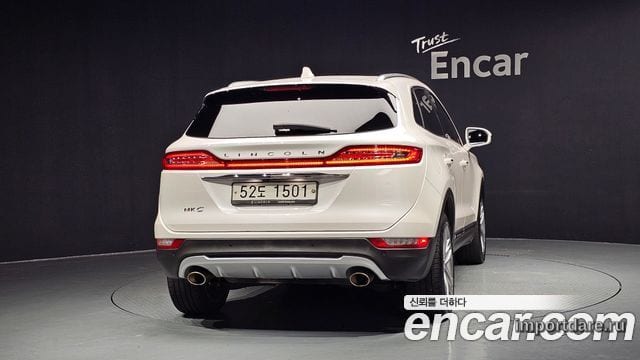 Lincoln Mkc сзади