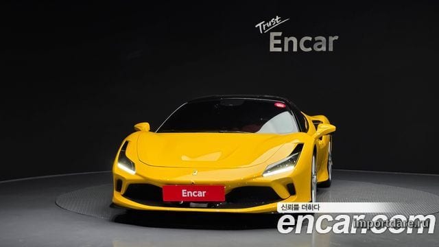 Ferrari F8 интерьер