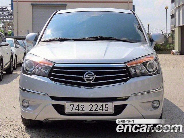 KGM KORANDO TURISMO 2018 — 148 500 км, серебристо-серый, Корея — под ключ — фото 1