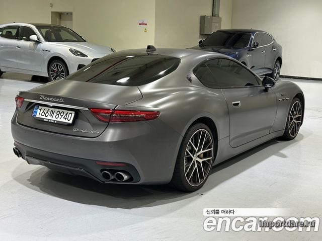 Maserati Granturismo сбоку
