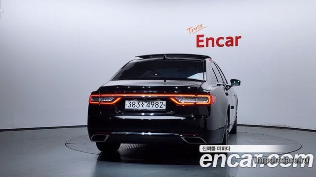 Lincoln Continental сзади