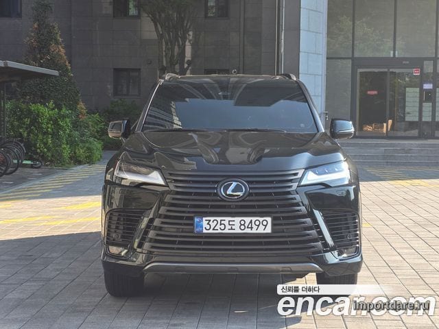 Lexus Lx сбоку