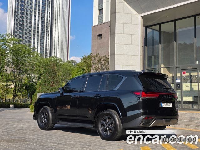 Lexus Lx сзади