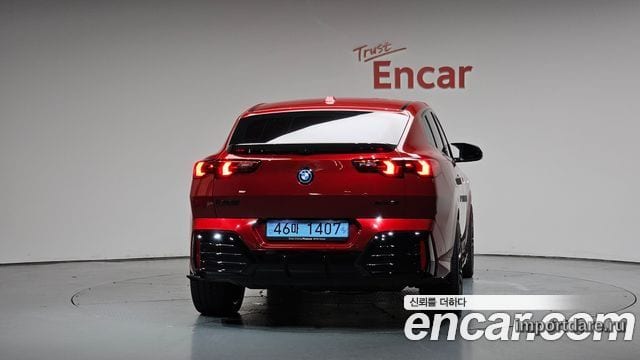 BMW Ix2 сзади