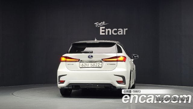 Lexus Ct200h сзади