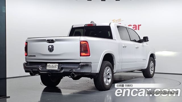 Dodge Ram Pickup сбоку