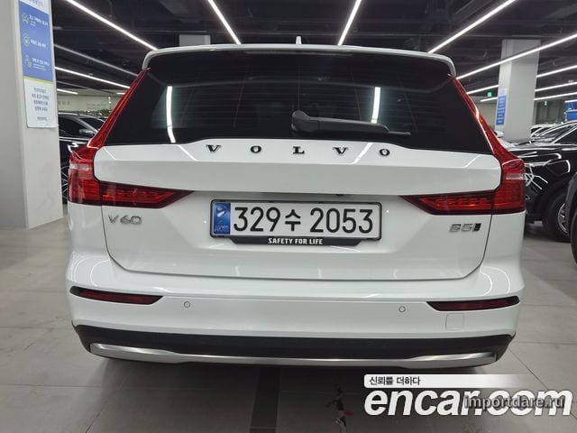 VOLVO V60 CROSS COUNTRY 2023 — 28 000 км, белый, Корея — под ключ — фото 2