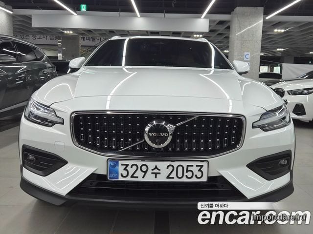 VOLVO V60 CROSS COUNTRY 2023 — 28 000 км, белый, Корея — под ключ — фото 12