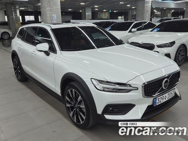 VOLVO V60 CROSS COUNTRY 2023 — 28 000 км, белый, Корея — под ключ — фото 5